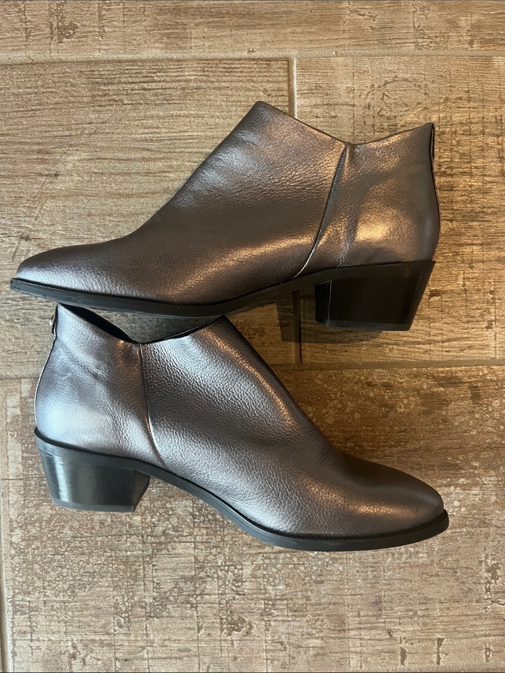 Taryn Rose Metallic Gray Leather Ankle Booties with Side Zip 9.5 - Picture 3 of 8